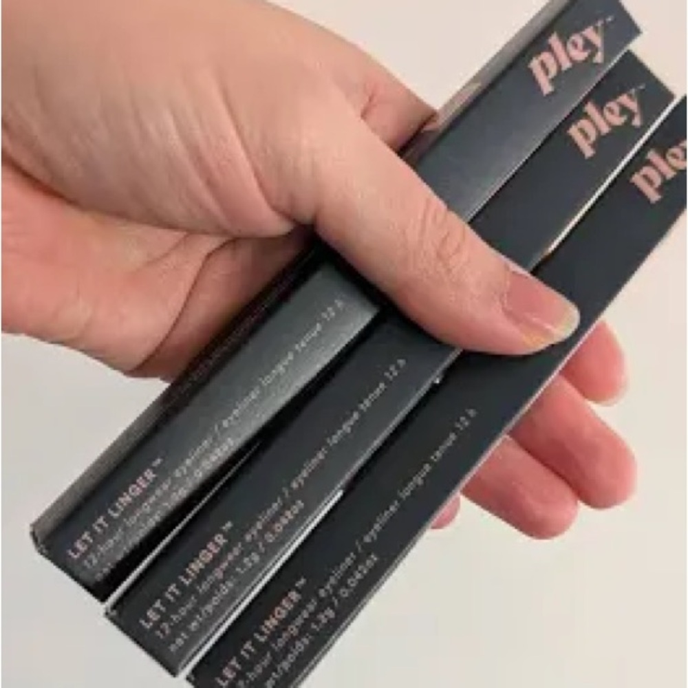 BNIB PLEY Beauty LET IT LINGER™ 12-Hour Eyeliner — Flora (Black)